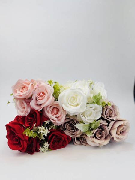 ورد جوري ضمة 7وردات حبة كبيرة مع خضار